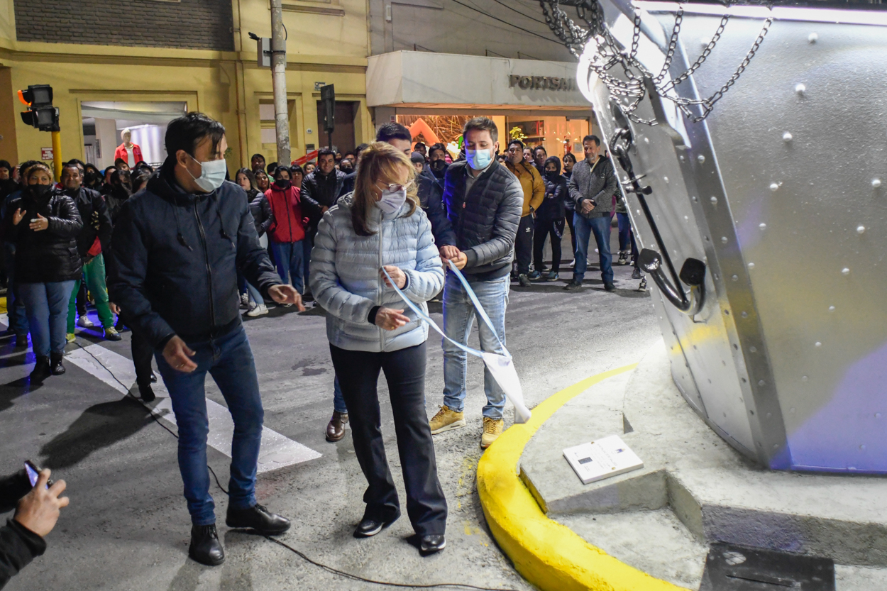 Alicia Kirchner y Pablo Grasso inauguraron la réplica. 